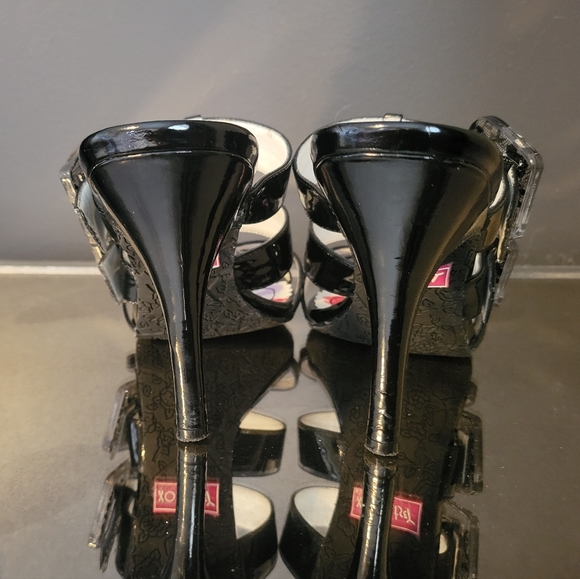 Betsey Johnson Black Heeled Sandals - Picture 4 of 4